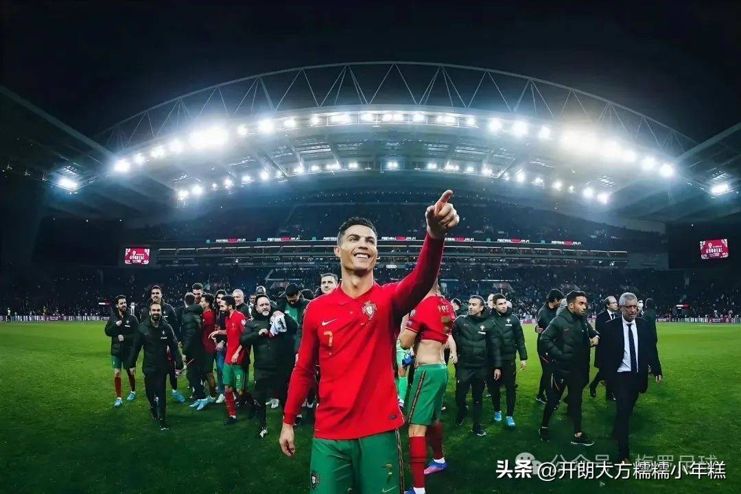C罗在巴黎圣日耳曼比赛中比赛局势复杂，刷新纪录引发热议！